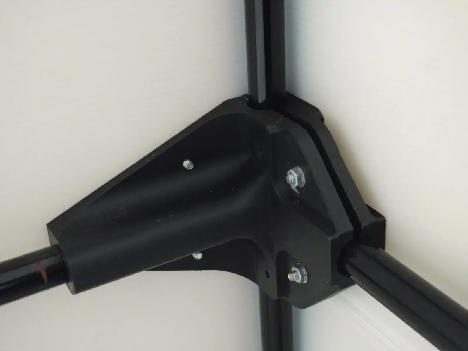Printed three-way aluminium extrusion joint